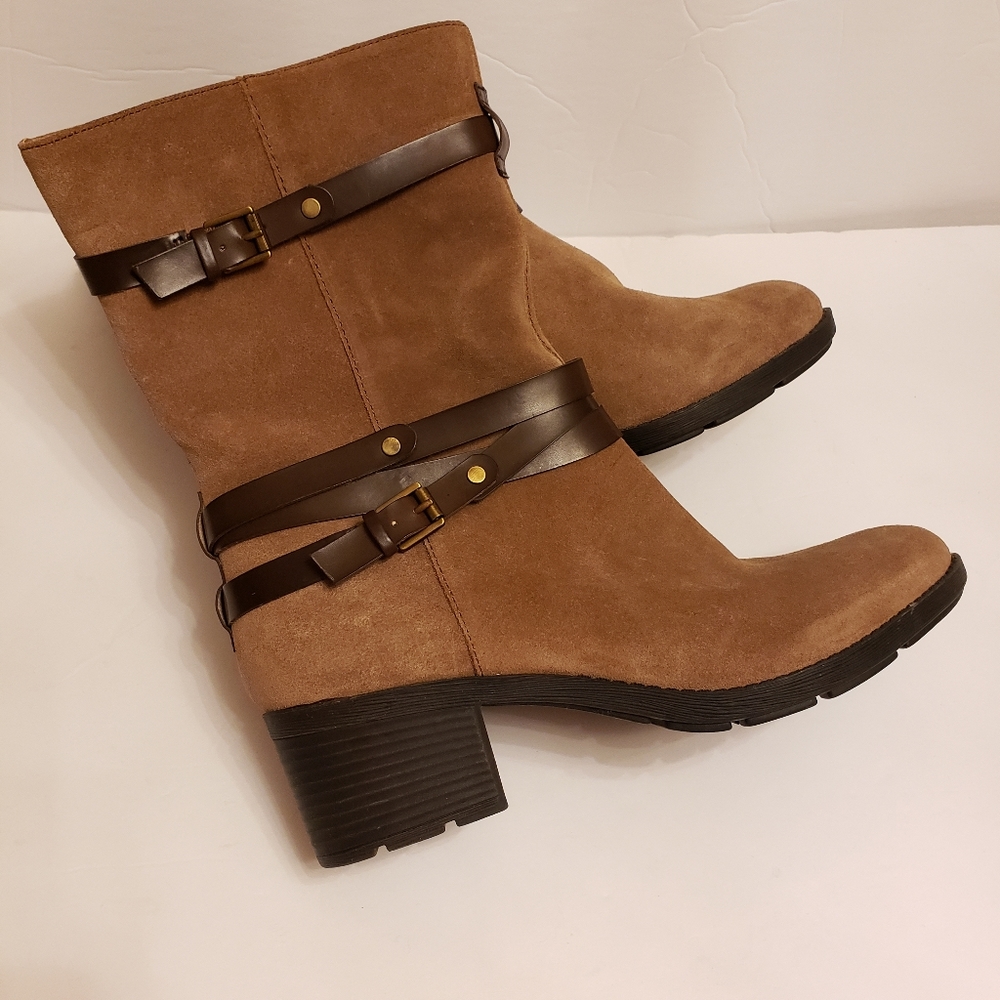 Bandolino Brown Suede Boots. Size:10M.